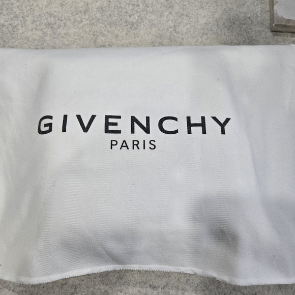 🐢 Vintage Givenchy Hand Knotted Real Pearls - COMES WITH VELVET VINTAGE CASE! - Picture 17 of 17